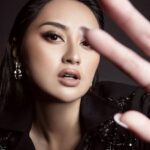 Cekricek.id - Ternyata Memes Prameswari terlihat semakin cantik ketika mengenakan dress atau pakaian serba hitam, intip potret cantiknya