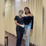 Cekricek.id - Netizen kali ini dibuat geregetan ketika melihat penampilan Millen Cyrus. Dikarenakan celananya justru lebih banyak bolongny