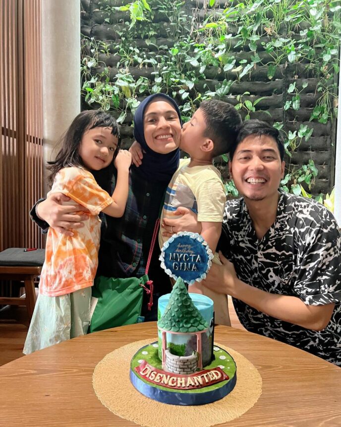 Kinos Kunci Sang Istri Sendirian Semalam Suntuk di Villa, Nycta Gina Kesal