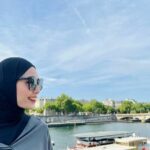 Cekricek.id - Istri dari Rizal Armada yang bernama Monica Imas diketahui memutuskan untuk mualaf. Dapat hidayah lewat mimpi lewati jembatan
