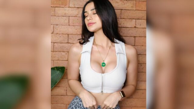 Cekricek.id - Suara Nora Alexandra saat bernyanyi bahkan sampai tak terdengar karena dikalahkan oleh seorang penonton, merasa disayangi