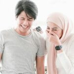 Cekricek.id - Kali ini netizen justru dibuat show ketika melihat Olla Ramlan memanggil seorang pria dengan sebutan suami