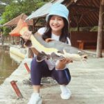 Cekricek.id - Prilly Latuconsina rupanya juga memiliki hobi dan pintar dalam hal memancing ikan, bakatnya tak hanya tebar pesona