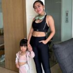 Cekricek.id - Ternyata bodi seksi yang dimiliki oleh Rachel Vennya ini mampu dikalahkan oleh seorang sosok yang dekat dengannya, yakni putrinya