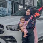 Cekricek.id - Ria Ricis memberikan hadiah berupa mobil mewah kepada anaknya yang baru berusia beberapa bulan, netizen jadi iri