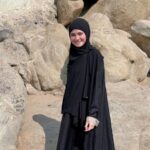 Cekricek.id - Belum lama ini, netizen kembali dibuat terpukau ketika melihat penampilan daripada Syifa Hadju, bikin adem kenakan hijab