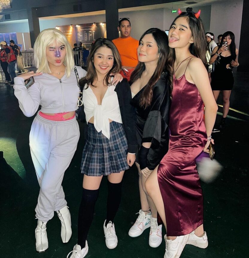 Chika Chandrika Panen Hujatan Saat Pakai Rok Mini dan Atasan Putih dengan Belahan Rendah