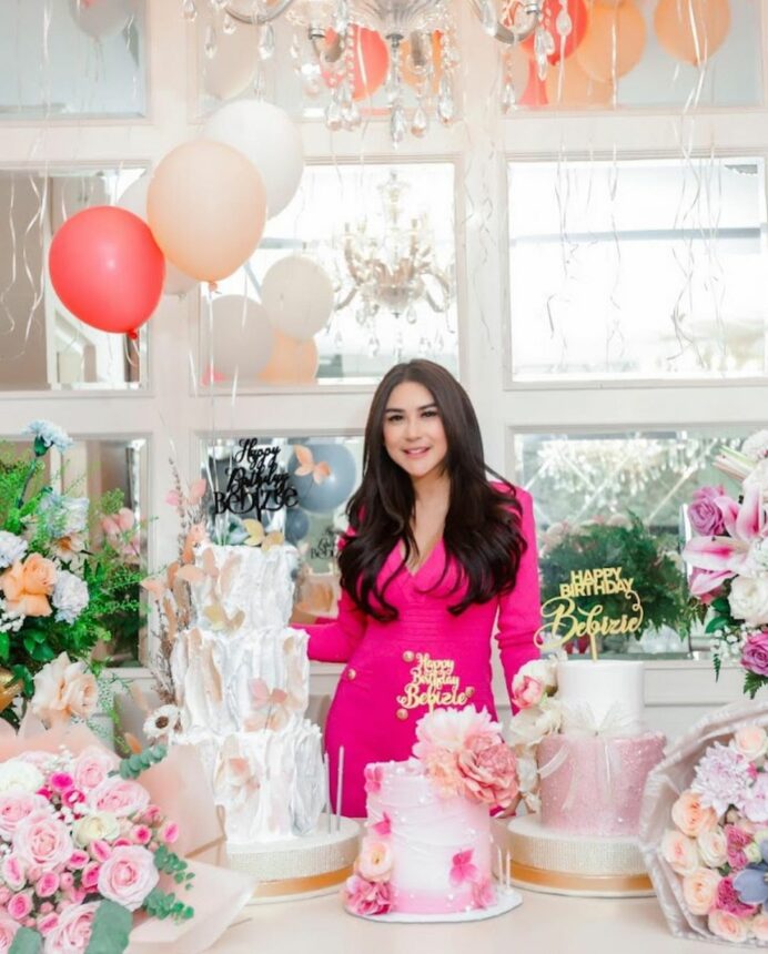Intip Menawannya Bebie Zie Kenakan Pakaian Formal