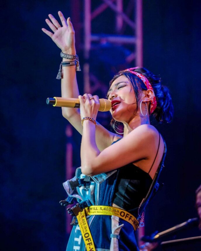 Keringatan di Panggung Aura Wika Salim Makin Wow