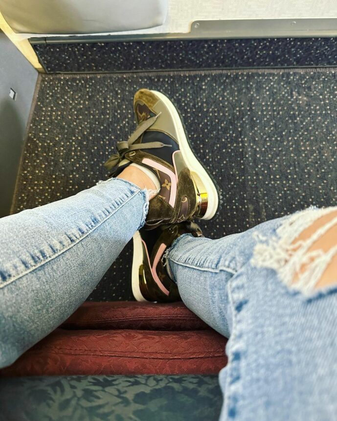 Outfit Santai Ala Dinar Candy Rupanya Sanggup Buat DP Rumah