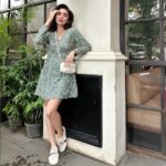 Cekricke.id - Penampilan daripada Ussy Sulistiawaty dipuji layaknya seorang gadis remaja. Ketika mejeng kenakan mini dress dan anggun
