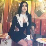 Cekricek.id - Artis cantik Maria Vania kini mendapat pujian sebagai tombak pemersatu bangsa. Ketika kenakan dress ketat dan cukup terbuka