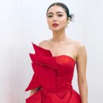 Wika Salim mengunggah foto seksinya yang memakai dress berwarna merah, kecantikannya pun tampak semakin merona hingga buat resah warganet.