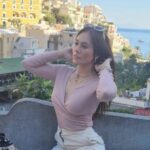 Cekricek.id - Artis dan juga model cantik Wulan Guritno diingatkan netizen untuk tidak melupakan salat lima waktu, apalagi sering tampil seksi