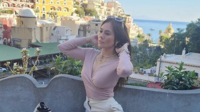 Cekricek.id - Artis dan juga model cantik Wulan Guritno diingatkan netizen untuk tidak melupakan salat lima waktu, apalagi sering tampil seksi