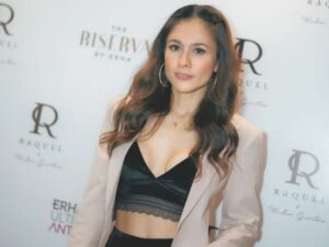 Cekricek.id - Lagi-lagi ini netizen memberikan julukan baru bagi Wulan Guritno yaitu sebagai sosok amazing woman dan tante terseksi