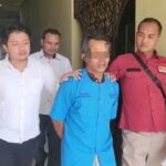 Seorang ayah menyetubuhi anak kandungnya yang masih duduk di bangku SMP, perbuatan itu dilakukan berkali-kali hingga anak melahirkan bayi..