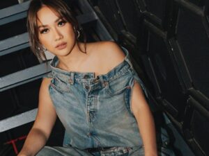 BCL belum lama ini mencuri perhatian warganet dengan unggahan foto di laman Instagram pribadinya yang mengenakan baju bergaya celana.