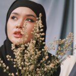 Cita Citata belum lama ini menunggah potret cantiknya yang memakai hijab, ia pu tampak catik dan adem dengan hijab yang dipakainya,.