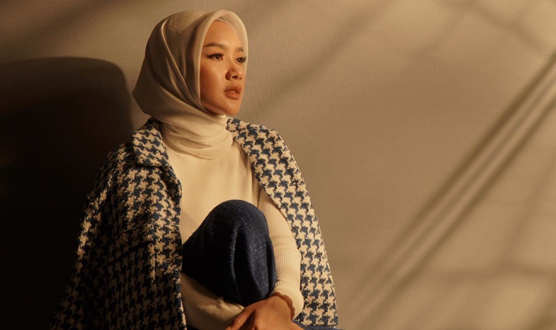 Pesonanya Makin Adem dan Berkelas Pakai Kerudung, Cita Citata Mantap Berhijab?