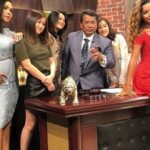 Hotman Paris belum lama ini mengunggah video dirinya yang tengah dikelilingi oleh sejulah cewek cantik, mereka lantas berebutan ingin minta foto.