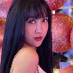Lucinta Luna mengunggah potret cantiknya mengenakan outfit kekinian, ia pun bergaya adem dan sederhana hingga membuat publik terpukau.