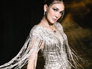 Luna Maya mencuri perhatian publik dengan outfit kece badainya yang tidak lupa dibagikan Luna Maya lewat akun Instagram pribadinya,.