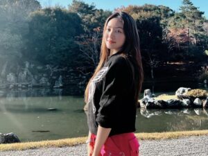 Natasha Wilona mengunggah foto baru di laman Instagram pribadinya yang langsung menuai sorotan dan dibanjiri pujian komentar warganet.