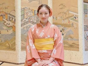 Imutnya Natasha Wilona memakai baju Kimono dari Jepang, kecantikannya makin memukau. Netizen bingung wanita secantik ini masih jomblo.