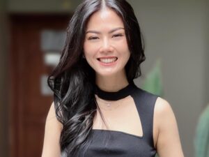 Pesona Nita Gunawan yang semakin hari pasalnya semakin cantik membat sejumlah kaum hawa menjadi iri karena kecantikan yang dimilikinya.