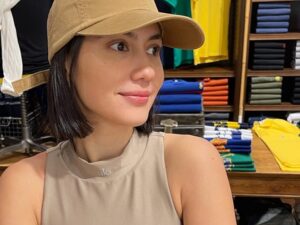 Pevita Pearce membagikan potret terbarunya dengan rambut dipotong pendek, wajahnya tampak tirus dan makin terpancar aura kecantikannya.
