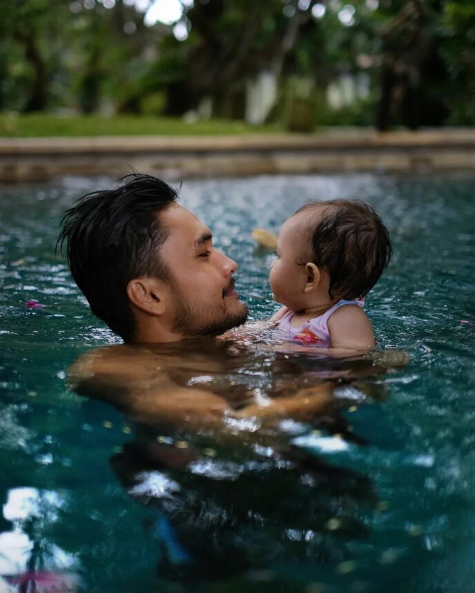 Bakal Jadi Ayah 2 Anak, Intip Momen Manis Randy Pangalila si Sweet Daddy dengan Putri Pertamanya
