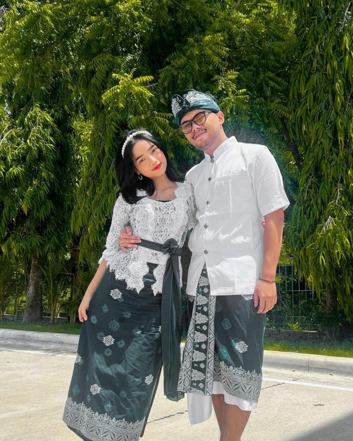 Pakai Kebaya Tradisional Bali, Intip Potret Serasi Fuji dan Thariq Halilintar yang Katanya Bakal Segera Nikah 3 Pakai Kebaya Tradisional Bali, Intip Potret Serasi Fuji dan Thariq Halilintar yang Katanya Bakal Segera Nikah