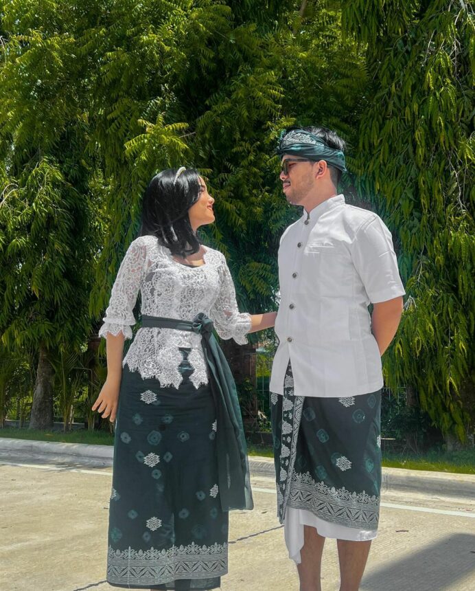 Pakai Kebaya Tradisional Bali, Intip Potret Serasi Fuji dan Thariq Halilintar yang Katanya Bakal Segera Nikah 4 Pakai Kebaya Tradisional Bali, Intip Potret Serasi Fuji dan Thariq Halilintar yang Katanya Bakal Segera Nikah