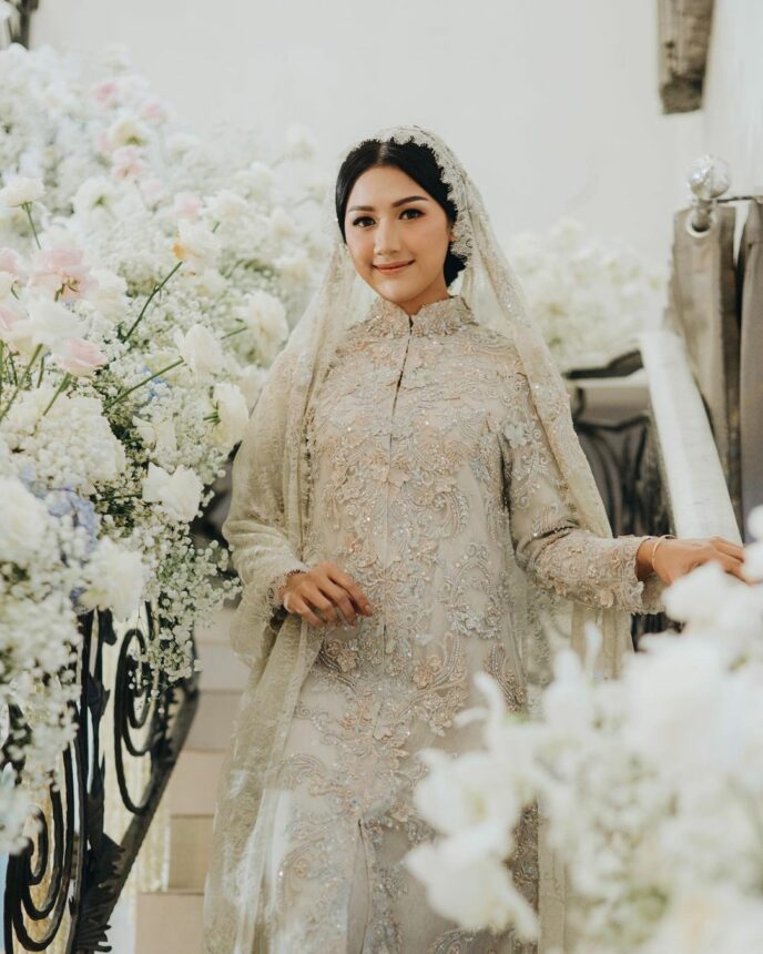 Cantik dan Anggun, Intip Potret Erina Gudono saat Upacara Semaan Al-Qur"an Jelang Pernikahan