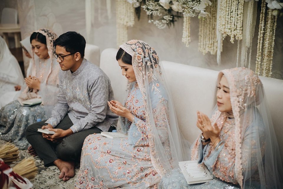 Cantik dan Anggun, Intip Potret Erina Gudono saat Upacara Semaan Al-Qur"an Jelang Pernikahan