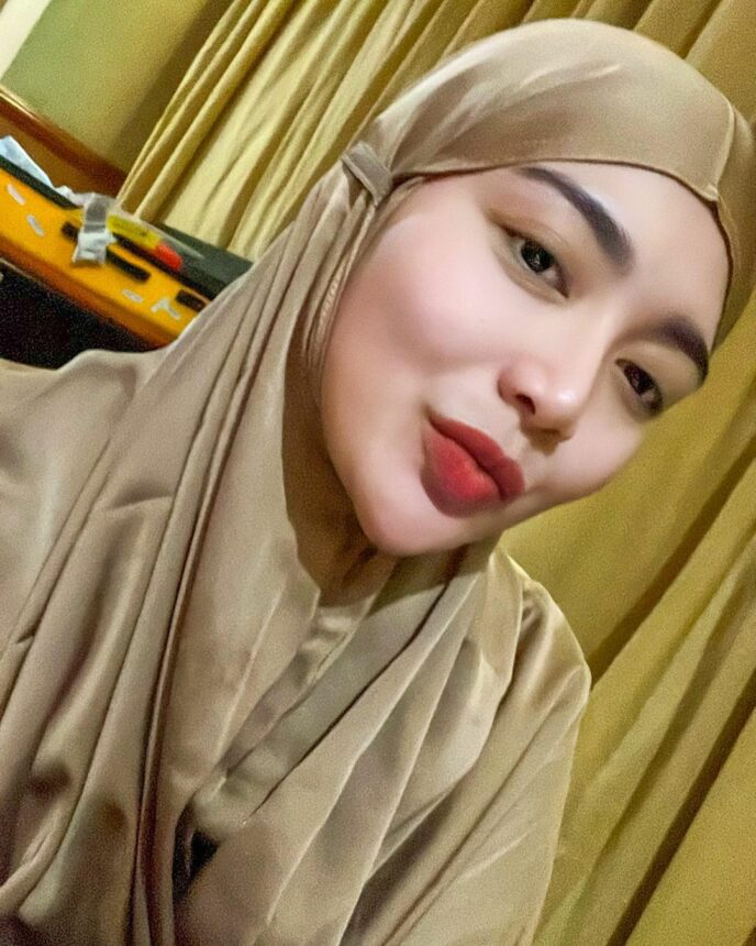 Intip Cantiknya Wika Salim Mode Berhijab: Sejuk Lihatnya