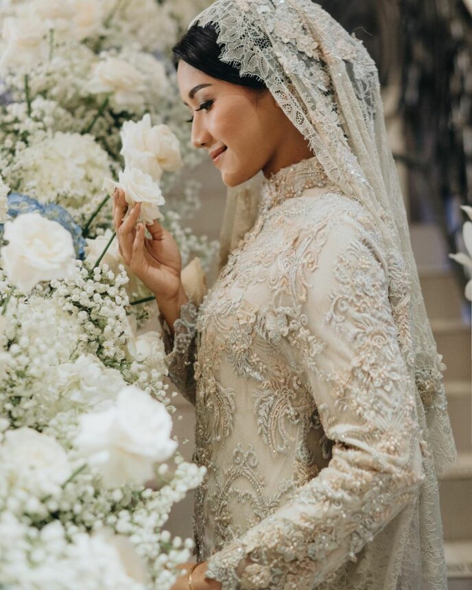 Cantik dan Anggun, Intip Potret Erina Gudono saat Upacara Semaan Al-Qur"an Jelang Pernikahan