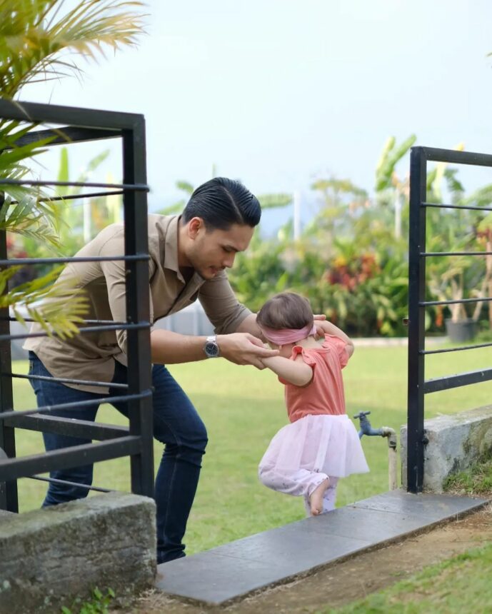 Bakal Jadi Ayah 2 Anak, Intip Momen Manis Randy Pangalila si Sweet Daddy dengan Putri Pertamanya