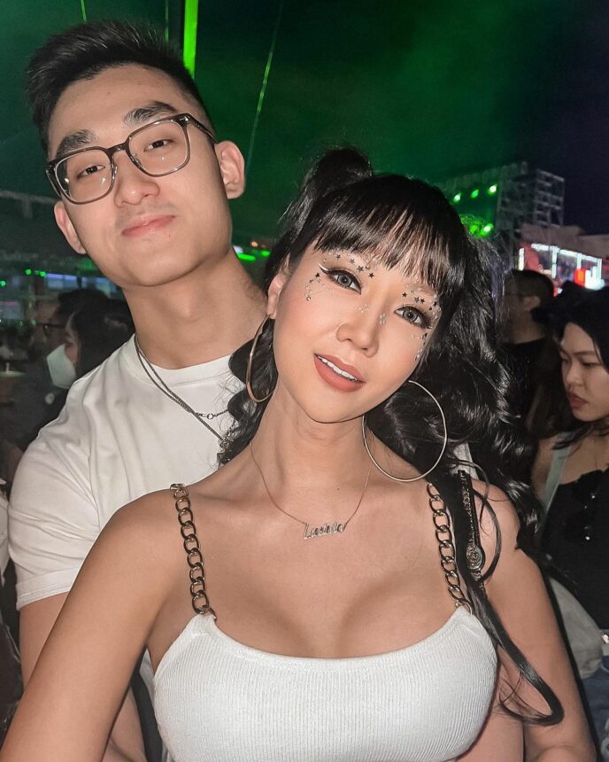 Lucinta Luna Pose Centil Bareng Cowok-cowok Asing, Netizen: Nggak Tau Aja Kalau..