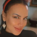 Artis cantik Sophia Latjuba mengunggah sebuah potretnya selfienya di laman Instagram pribadinya yang langsung hebohkan jagat maya.