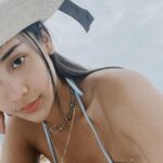 Cekricek.id - Kecantikan Anya Geraldine memang sudah diakui oleh banyak orang. Selain parasnya yang menuai pujian, bentuk tubuhnya yang tinggi dan ramping juga tak luput dari penilaian. Seperti potret terbarunya saat mengenakan bikini di tepi pantai.