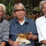 Cekricek.id - Salah seorang personil awal Koes Bersaudara, John Koeswoyo telah tutup usia di umurnya yang ke-90 tahun. Dia merupakan musisi sekaligus basis legendaris dari grup musik yang dibentuk pada tahun 1958 lalu.