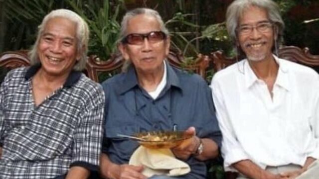 Cekricek.id - Salah seorang personil awal Koes Bersaudara, John Koeswoyo telah tutup usia di umurnya yang ke-90 tahun. Dia merupakan musisi sekaligus basis legendaris dari grup musik yang dibentuk pada tahun 1958 lalu.