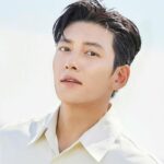 Cekricek.id - Ji Chang Wook adalah seorang aktor papan atas asal Korea Selatan. Ketampanan serta kepiawaiannya berakting merupakan paket lengkap yang membuat banyak yang mengidolakannya.