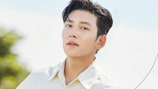 Cekricek.id - Ji Chang Wook adalah seorang aktor papan atas asal Korea Selatan. Ketampanan serta kepiawaiannya berakting merupakan paket lengkap yang membuat banyak yang mengidolakannya.