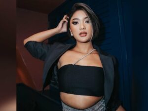 Cekricek.id - Meski memiliki tubuh yang sedikit berisi, Marion Jola rupanya tetap bisa tampil percaya diri dengan berbagai baju seksi. Dia bahkan sukses menuai banyak pujian berkat penampilannya yang sangat cantik dan menawan.