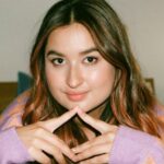 Cekricek.id - Anak bungsu Titi DJ, Stephanie Poetri akhirnya pulang ke Indonesia setelah dua tahun tinggal di Amerika Serikat. Dia dan ibunya yang sama-sama berprofesi sebagai penyanyi itu pun akhirnya saling melepas rindu.