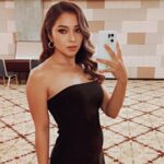 Cekricek.id - Menjadi ibu beranak satu tak membuat kecantikan Nikita Willy memudar. Aktris cantik yang sering membintangi banyak judul sinetron itu tampil memukau selayaknya anak remaja dengan wajah baby face dan tubuh ramping.