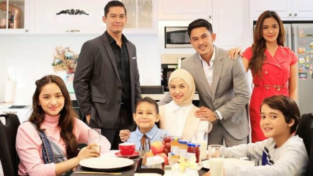 Cekricek.id - "Jangan Bercerai Bunda" merupakan sinetron baru bertema keluarga yang saat ini sudah menayangkan dua episode perdananya. Sinetron yang tayang di salah satu stasiun televisi swasta ini menghadirkan Revalina S Temat sebagai tokoh utama perempuannya.